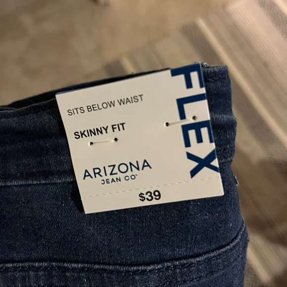 NWT slim fit / skinny jeans - boys 10 - Picture 4 of 6